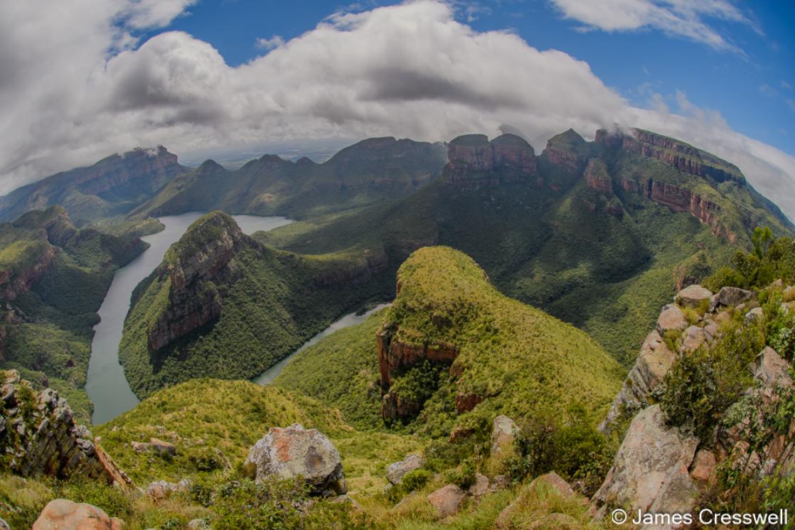  A photograph of the Blyde River Canyon seen from the Three Rondavels viewpoint, on the Drakensberg, part of the Great Escarpment.